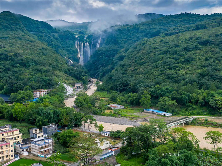 高村村，依山畔水，風景秀麗。資料圖.jpg