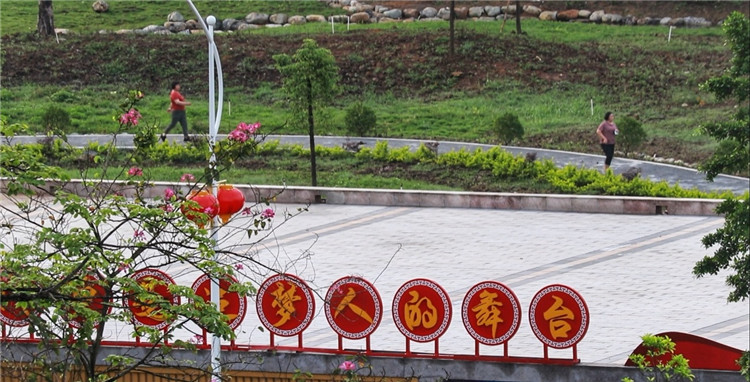 清晨，村民群眾在七拱鎮(zhèn)康體公園跑步。（通訊員供圖） (1).jpg