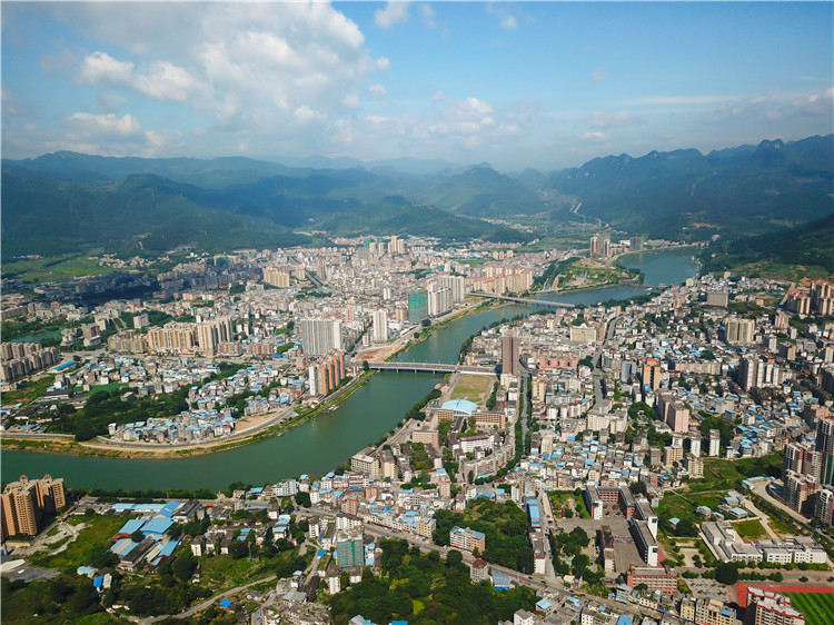 陽(yáng)山努力打造長(zhǎng)水清河暢岸綠景美的良好生態(tài)環(huán)境。（通訊員供圖）.jpg